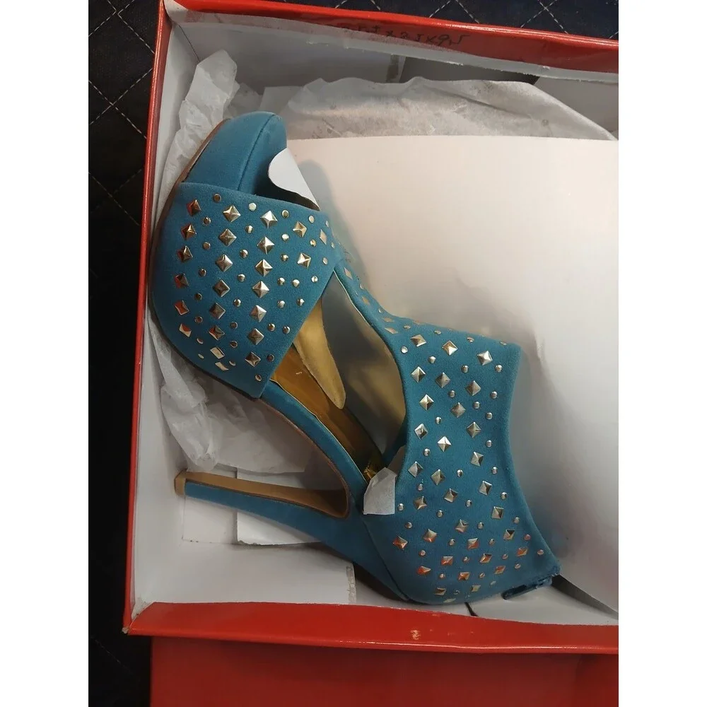 Womens Fahrenheit heels size 8 Blue NIB club
